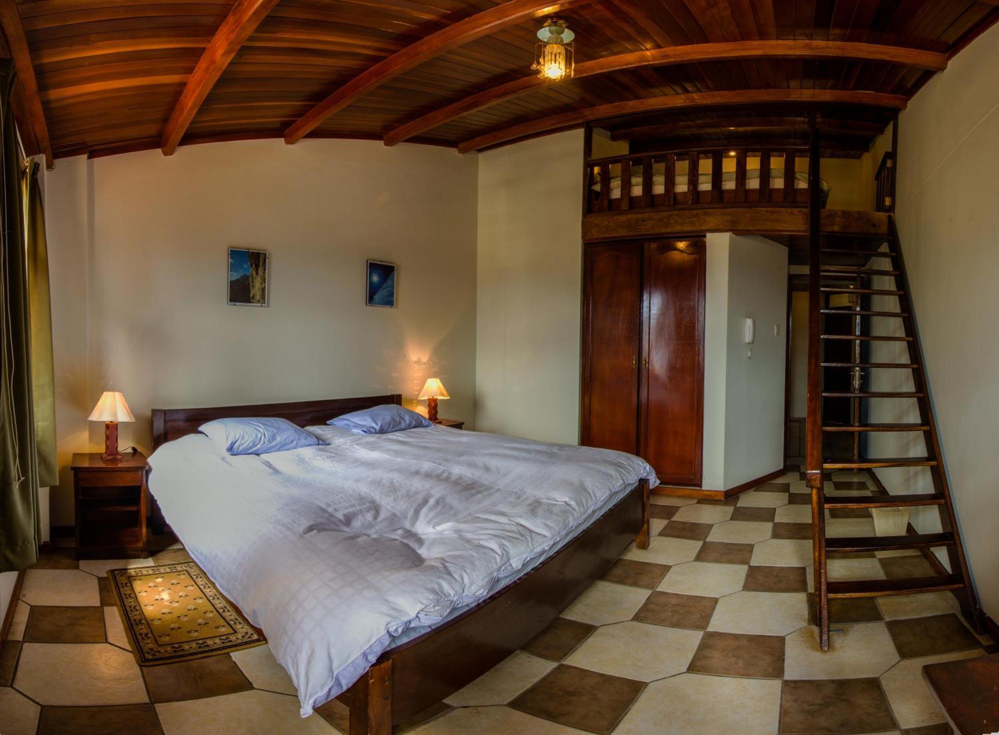 Hotel Santa Cruz 瓦拉斯 外观 照片